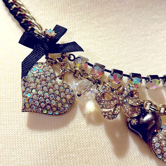 Betsey Johnson VINTAGE Y2K Gold Pavé Heart Necklace NEW - Picture 4 of 10